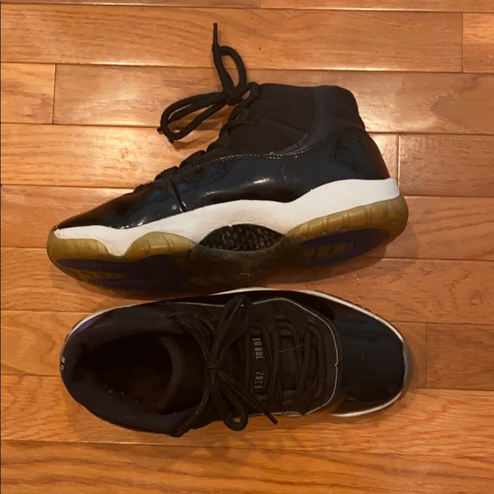 Jordan space jam 11